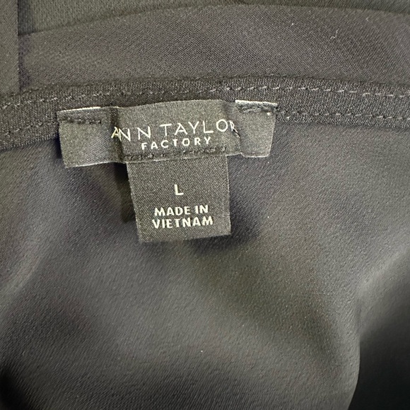 Ann Taylor Factory v-back women’s blouse size large - Picture 4 of 5